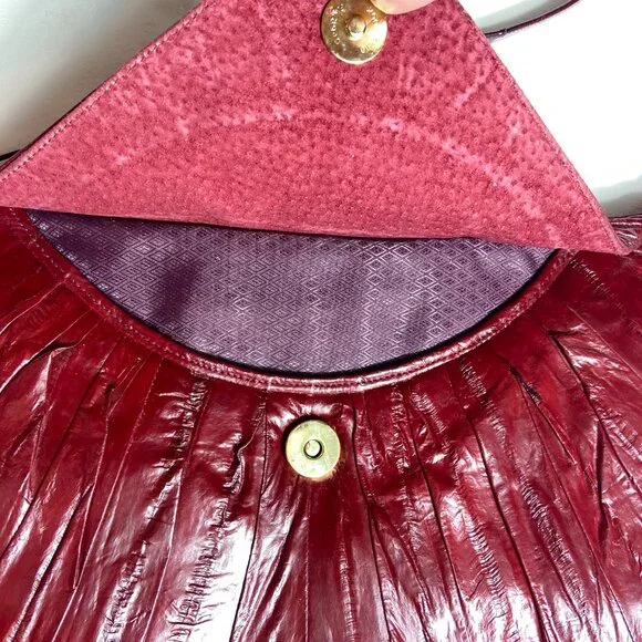 RED GENUINE EEL SKIN ZIPPERED SHOULDER BAG - Picture 3 of 10